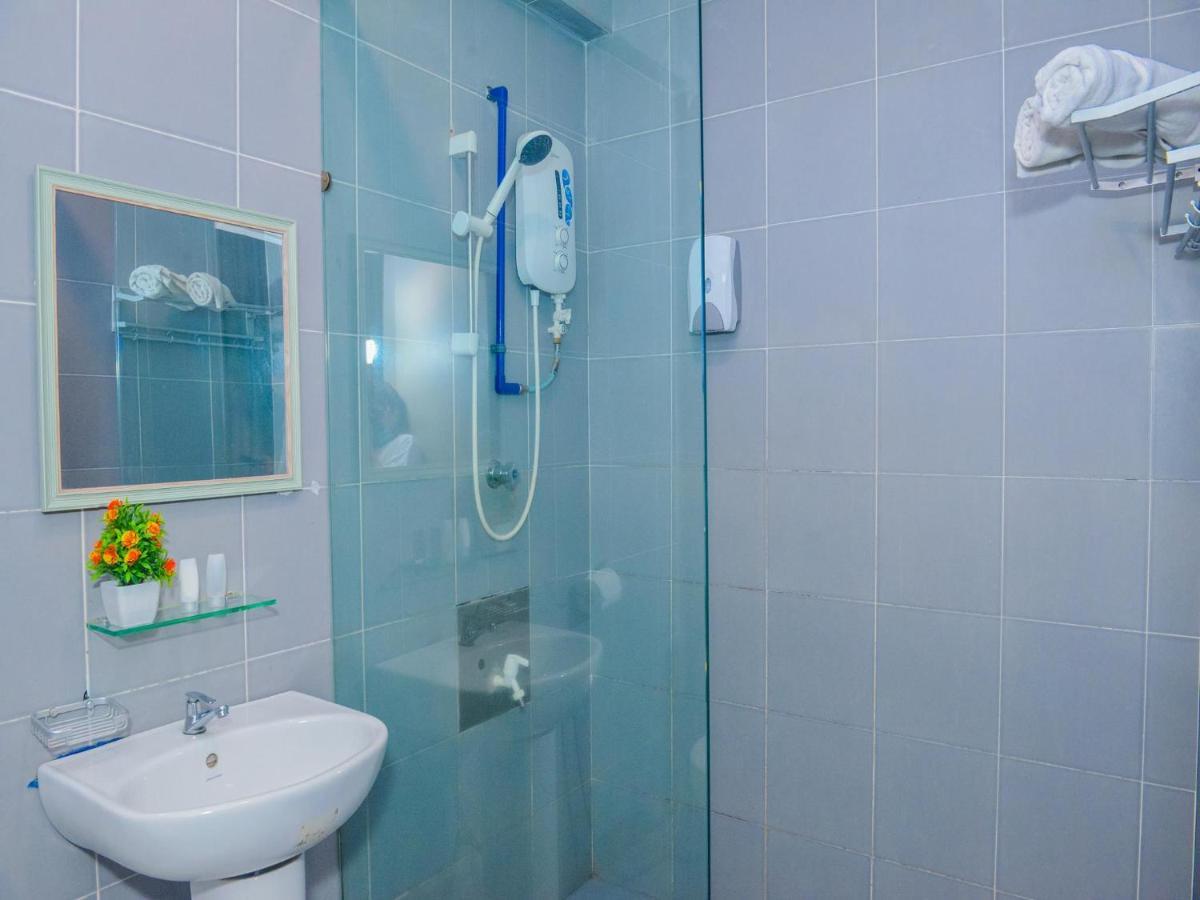Treeline Urban Inn Kota Kinabalu Ngoại thất bức ảnh